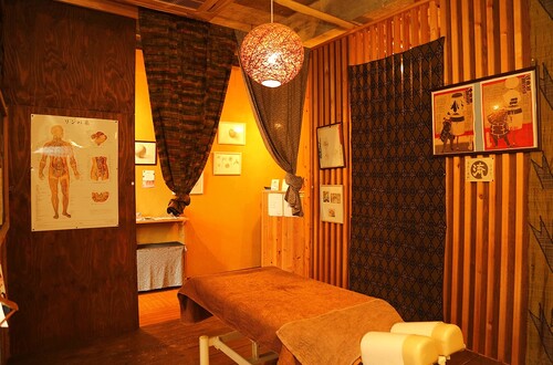 にゃんこ2匹がお出迎え♪看板猫がいるサロン