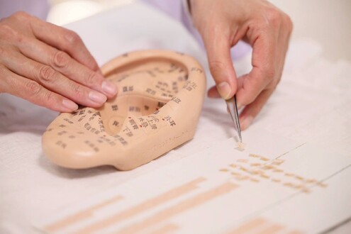 キレイになりながら、新しい未来も見つかる。耳つぼの資格で、自分も誰かも支える“美と健康のプロ”に。